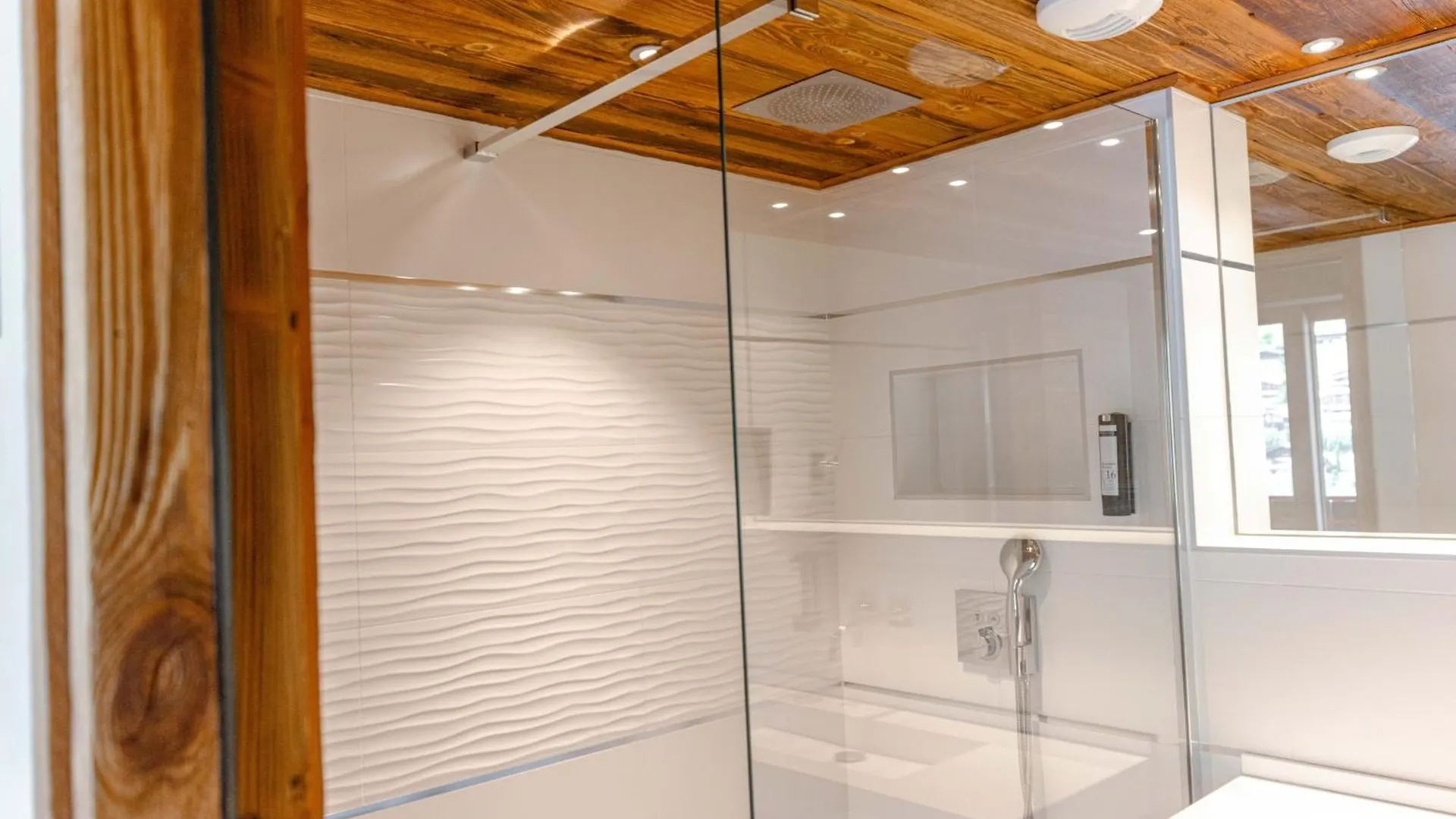 Hotel Alpina & Spa - Restaurant Oxalis Les Gets 3*,